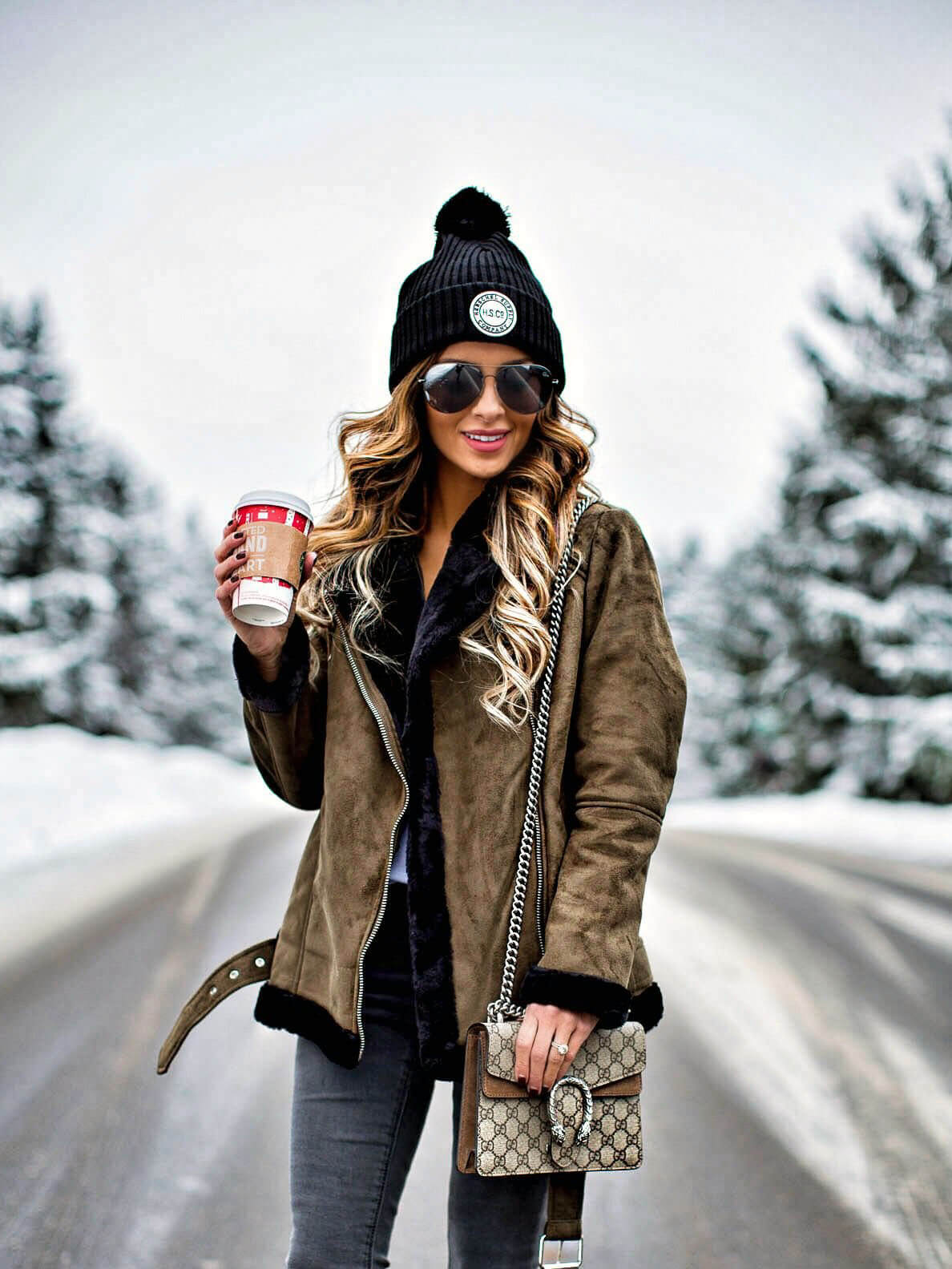 Сонцезахисні окуляри взимку