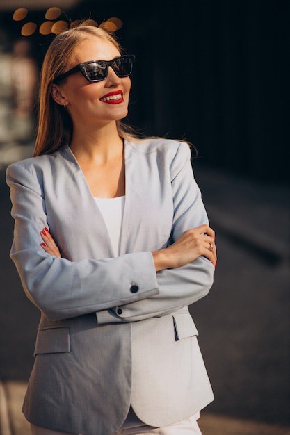 Стильний образ з окулярами